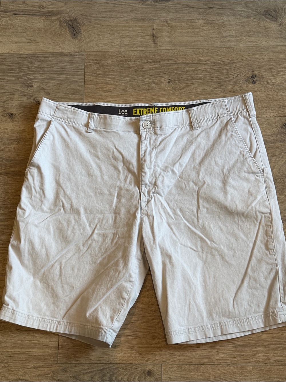LEE Extreme Comfort Stretch Waist Khaki Flat Front Shorts 42 Casual Classic